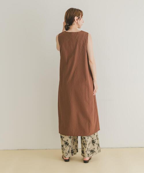ITEMS URBANRESEARCH（アイテムズ アーバンリサーチ）の「サッカーノースリーブワンピース（ワンピース・レディース・ブラウン/ブラック/チェック・FREE）」の8枚目の写真
