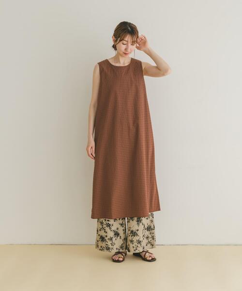 ITEMS URBANRESEARCH（アイテムズ アーバンリサーチ）の「サッカーノースリーブワンピース（ワンピース・レディース・ブラウン/ブラック/チェック・FREE）」の9枚目の写真