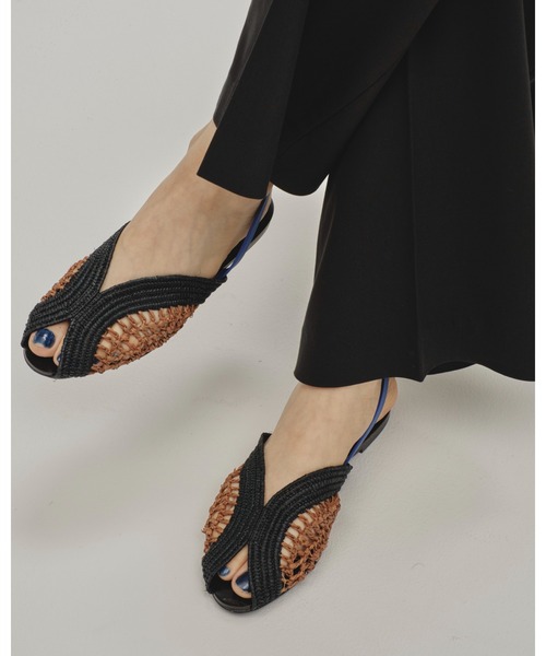 TODAYFUL(トゥデイフル)の「TODAYFUL Raffia Slide Sandals(サンダル・レディース・ブラック・37/38)」の1枚目の写真