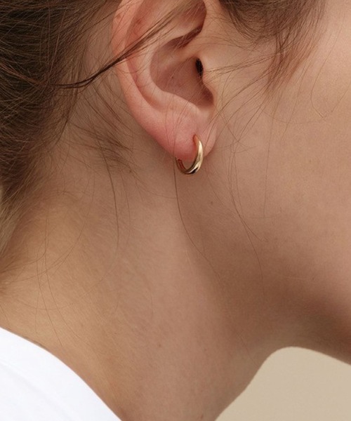 yu-ka(ユーカ)の「YU-KA:シンプルフープピアス simple hoop pierce(ピアス(両耳用)・レディース・シルバー/ゴールド・FREE)」の2枚目の写真
