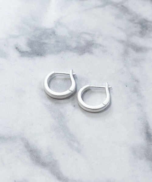 yu-ka(ユーカ)の「YU-KA:シンプルフープピアス simple hoop pierce(ピアス(両耳用)・レディース・シルバー/ゴールド・FREE)」の4枚目の写真