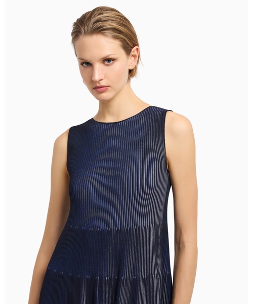 EMPORIO ARMANI(エンポリオアルマーニ)の「【エンポリオ アルマーニ】ノースリーブワンピース 表編み&裏編み プレーティングエフェクト(ワンピース・レディース・ブラック×ブルー・36/38/42/40)」の3枚目の写真