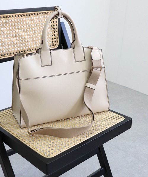 MIAN （ミアン）の「テープショルダーベルト（ショルダーバッグ・レディース・グレイッシュベージュ/ブラック・FREE）」の3枚目の写真