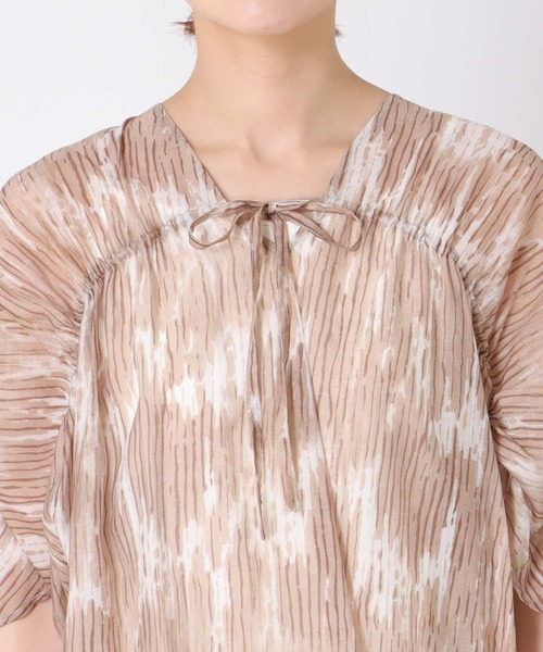 TITE IN THE STORE(ティテ インザ ストア)の「袖ドロストシアー柄ワンピース(ワンピース・レディース・ブラウン・38)」の9枚目の写真