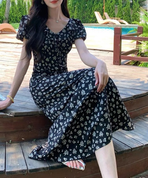 Lace Ladies(レースレディース)の「花柄 Vネック パフスリーブ ロング ワンピース(ワンピース・レディース・アイボリー/ブラック・M)」の4枚目の写真
