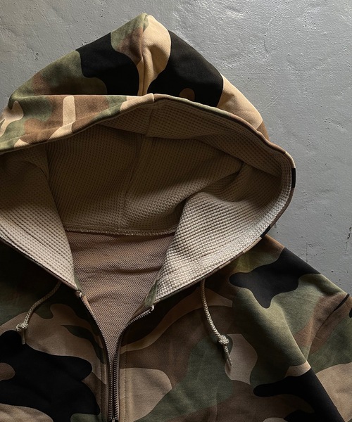 MandO（Auntie Rosa）（エムオー）の「ウッドランドカモダブルフェイスジップパーカー（パーカー・メンズ・ブラウン/ベージュ・LARGE/MEDIUM）」の3枚目の写真