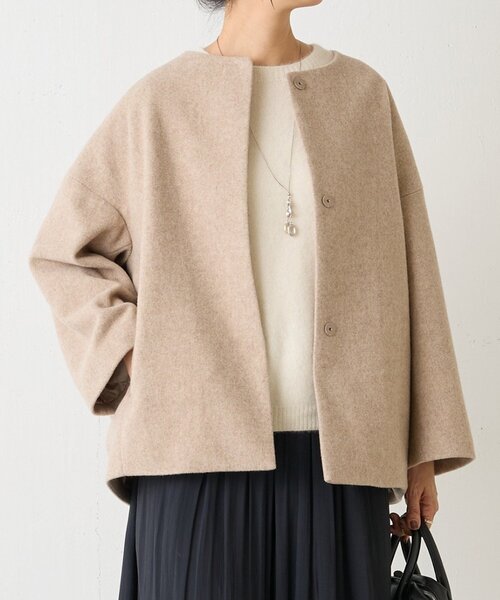 ビアズリー　後ろぷっくりウールショートコート美品サイズ０ 後ろぷっくりウールショートコート（ノーカラーコート）｜BEARDSLEY