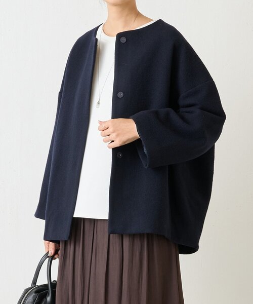 ビアズリー⭐︎ノーカラーショートコート⭐︎ネイビー BEARDSLEY（ビアズリー）の「袖口の丸みがさりげないノーカラー