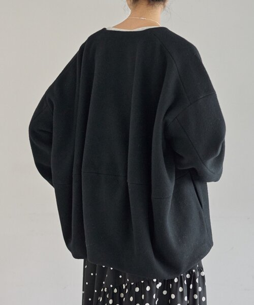 BEARDSLEY（ビアズリー）の「後ろぷっくりウールショートコート（ノーカラーコート・レディース・ライトグレー/ネイビー/ブラック/ベージュ・1/0）」の15枚目の写真