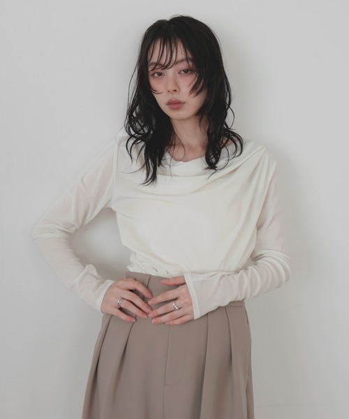 LIAN（リアン）の「ドレープベロアプルオーバー（Tシャツ/カットソー・レディース・グレー/オフホワイト/ブラック/ブラウン・FREE）」の2枚目の写真