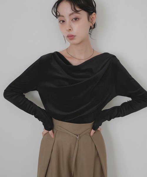 LIAN（リアン）の「ドレープベロアプルオーバー（Tシャツ/カットソー・レディース・グレー/オフホワイト/ブラック/ブラウン・FREE）」の3枚目の写真