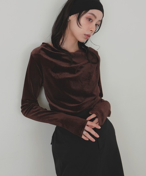 LIAN（リアン）の「ドレープベロアプルオーバー（Tシャツ/カットソー・レディース・グレー/オフホワイト/ブラック/ブラウン・FREE）」の10枚目の写真