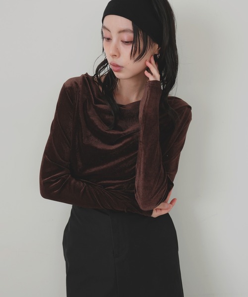 LIAN（リアン）の「ドレープベロアプルオーバー（Tシャツ/カットソー・レディース・グレー/オフホワイト/ブラック/ブラウン・FREE）」の11枚目の写真