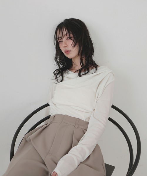 LIAN（リアン）の「ドレープベロアプルオーバー（Tシャツ/カットソー・レディース・グレー/オフホワイト/ブラック/ブラウン・FREE）」の7枚目の写真