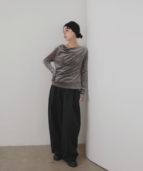 LIAN（リアン）の「ドレープベロアプルオーバー（Tシャツ/カットソー・レディース・グレー/オフホワイト/ブラック/ブラウン・FREE）」の18枚目の写真