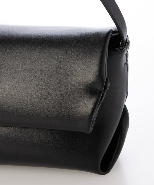 kakatoo(カカトゥ)の「カカトゥ kakatoo / ロールハーフショルダーバッグ(ショルダーバッグ・レディース・チョコ/ブラック・FREE)」の9枚目の写真