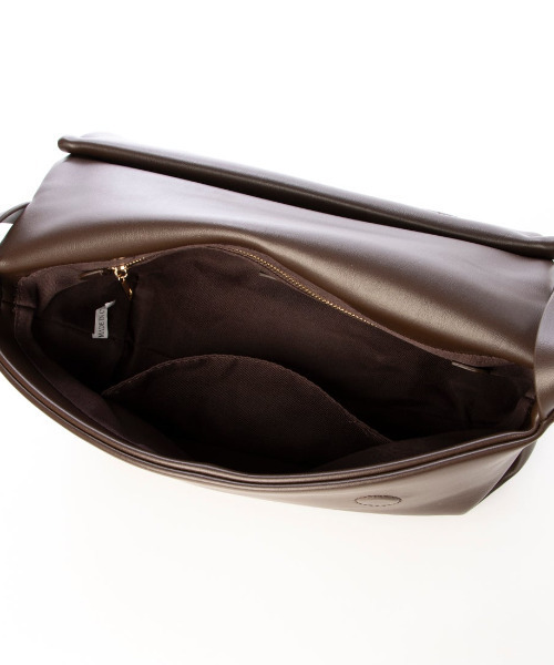 kakatoo(カカトゥ)の「カカトゥ kakatoo / ロールハーフショルダーバッグ(ショルダーバッグ・レディース・チョコ/ブラック・FREE)」の13枚目の写真