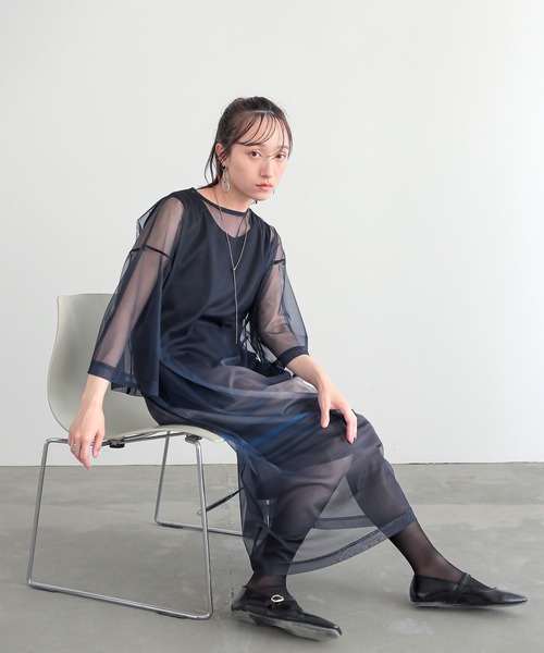 n'OrLABEL(ノアールレーベル)の「プリントシアーワンピースセットアップ(ワンピース・レディース・ネイビー/ボルドー・1/2)」の2枚目の写真