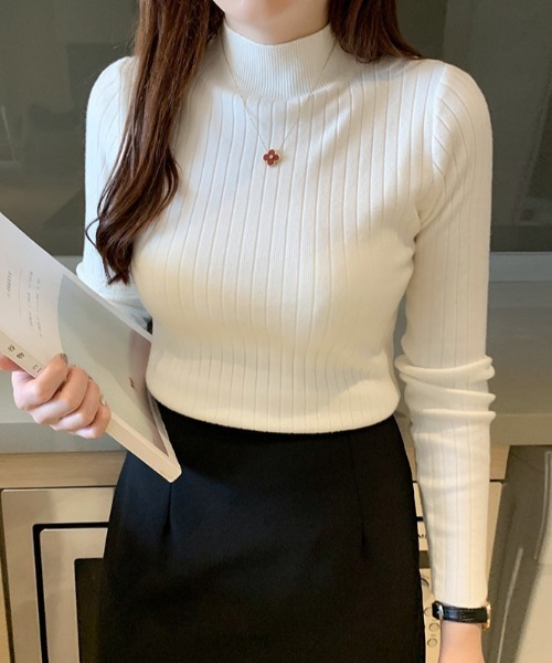 cammie（キャミー）の「ワイドリブハイネックニットトップス（ニット/セーター・レディース・ブラック/パープル/マスタード/ベージュ/オフホワイト/グレー・FREE）」の8枚目の写真