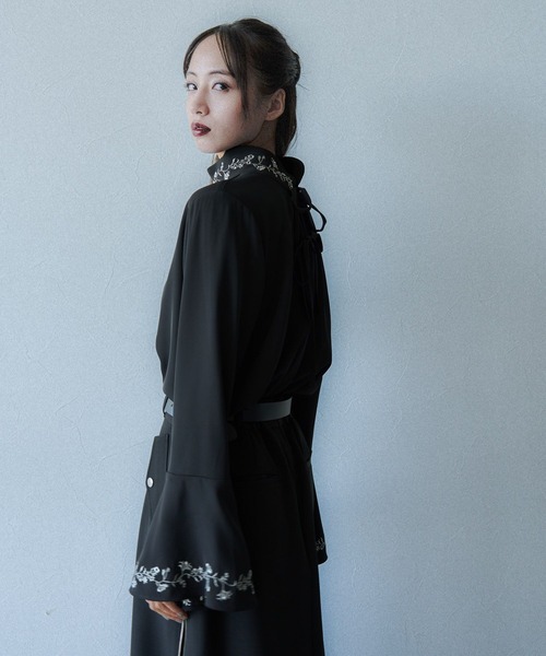 HARE（ハレ）の「2WAYフラワーシシュウブラウス(HARE)（シャツ