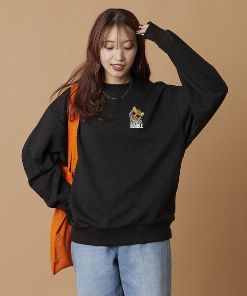 セール】限定展開 リラックスフィット ワンポイント刺繍 クルーネック