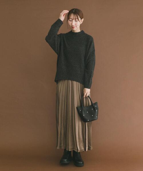 ITEMS URBANRESEARCH（アイテムズ アーバンリサーチ）の「サテンプリーツスカート（スカート・レディース・ブラウン/ベージュ系その他/チャコールグレー・FREE）」の9枚目の写真