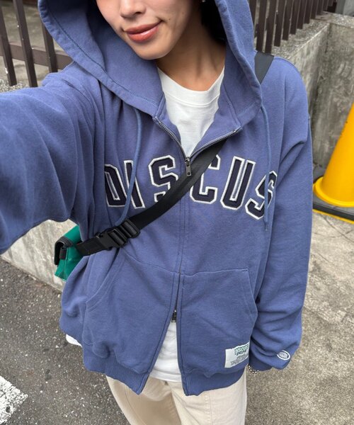 DISCUS(ディスカス)の「【DISCUS】ロゴ刺繍裏毛フルジップパーカー(パーカー・レディース・グレー/ネイビー/ブラック・MEDIUM/SMALL/LARGE)」の13枚目の写真