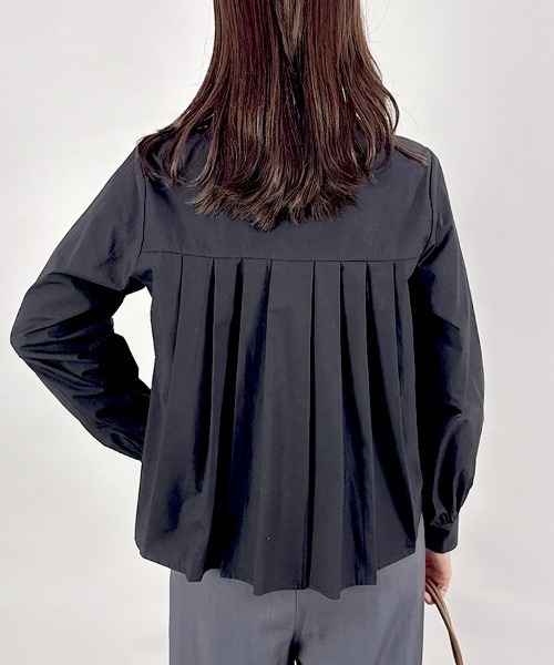 CLOTHY(クロシィ)の「【旬のひとくせありなショート丈シャツ!】バックプリーツシャツ(シャツ/ブラウス・レディース・ブラック/オフホワイト/ブルー・MEDIUM)」の13枚目の写真