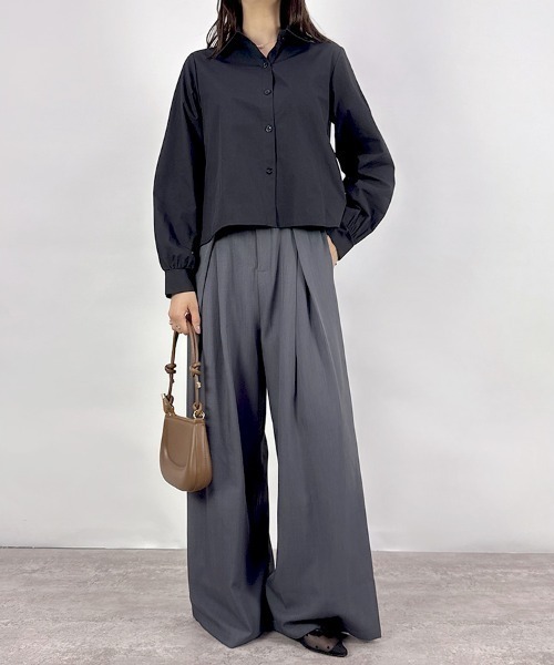 CLOTHY(クロシィ)の「【旬のひとくせありなショート丈シャツ!】バックプリーツシャツ(シャツ/ブラウス・レディース・ブラック/オフホワイト/ブルー・MEDIUM)」の15枚目の写真