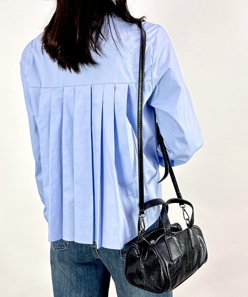 CLOTHY(クロシィ)の「【旬のひとくせありなショート丈シャツ!】バックプリーツシャツ(シャツ/ブラウス・レディース・ブラック/オフホワイト/ブルー・MEDIUM)」の21枚目の写真