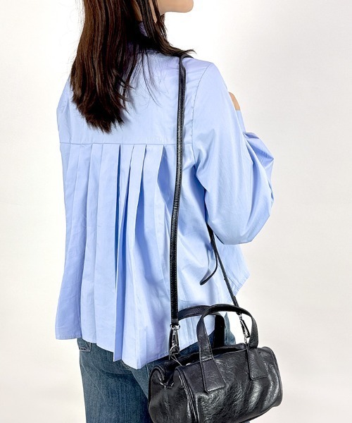 CLOTHY(クロシィ)の「【旬のひとくせありなショート丈シャツ!】バックプリーツシャツ(シャツ/ブラウス・レディース・ブラック/オフホワイト/ブルー・MEDIUM)」の22枚目の写真