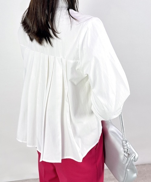 CLOTHY(クロシィ)の「【旬のひとくせありなショート丈シャツ!】バックプリーツシャツ(シャツ/ブラウス・レディース・ブラック/オフホワイト/ブルー・MEDIUM)」の17枚目の写真