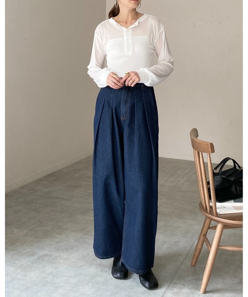 She's Closet(シーズクローゼット)の「2way 長袖 ヘンリーネック シアートップス ロンT ロングTシャツ(Tシャツ/カットソー・レディース・ブラック/チャコールグレー/ホワイト/ブラウン・FREE)」の6枚目の写真