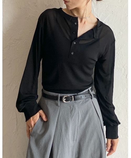 She's Closet(シーズクローゼット)の「2way 長袖 ヘンリーネック シアートップス ロンT ロングTシャツ(Tシャツ/カットソー・レディース・ブラック/チャコールグレー/ホワイト/ブラウン・FREE)」の8枚目の写真
