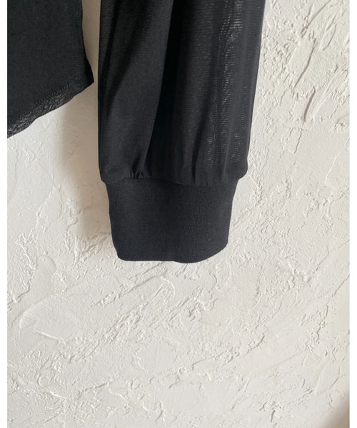 She's Closet(シーズクローゼット)の「2way 長袖 ヘンリーネック シアートップス ロンT ロングTシャツ(Tシャツ/カットソー・レディース・ブラック/チャコールグレー/ホワイト/ブラウン・FREE)」の17枚目の写真