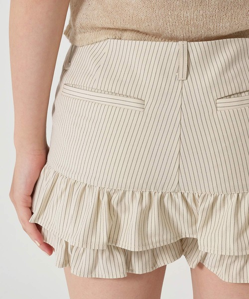 ピンストライプ ティアード ショートパンツ　ティーナジョジュン ピンストライプ ティアード ショートパンツ TINA：JOJUN（その他パンツ