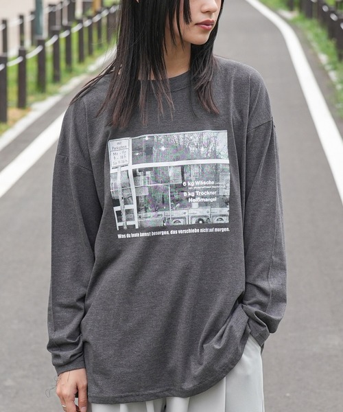mili an deni(ミリアンデニ)の「シティスケープフォトロンT(Tシャツ/カットソー・レディース・チャコールグレー/オフホワイト/ブラック・L/M)」の3枚目の写真