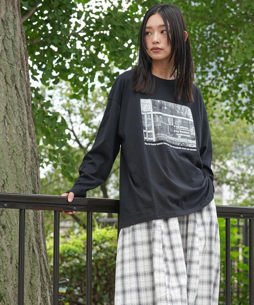 mili an deni(ミリアンデニ)の「シティスケープフォトロンT(Tシャツ/カットソー・レディース・チャコールグレー/オフホワイト/ブラック・L/M)」の10枚目の写真