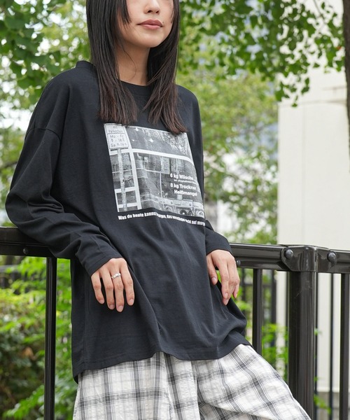 mili an deni(ミリアンデニ)の「シティスケープフォトロンT(Tシャツ/カットソー・レディース・チャコールグレー/オフホワイト/ブラック・L/M)」の11枚目の写真