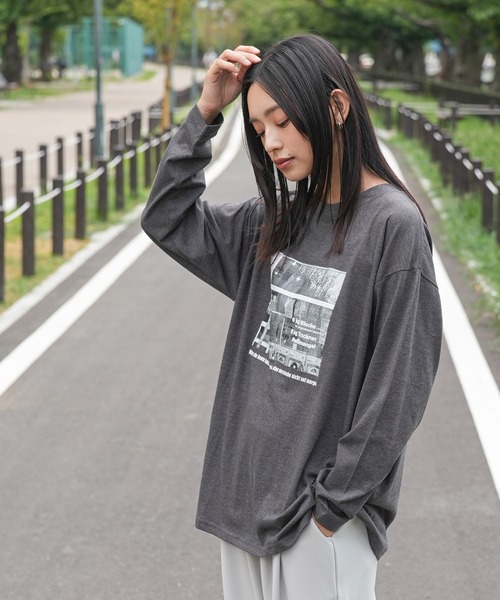 mili an deni(ミリアンデニ)の「シティスケープフォトロンT(Tシャツ/カットソー・レディース・チャコールグレー/オフホワイト/ブラック・L/M)」の13枚目の写真
