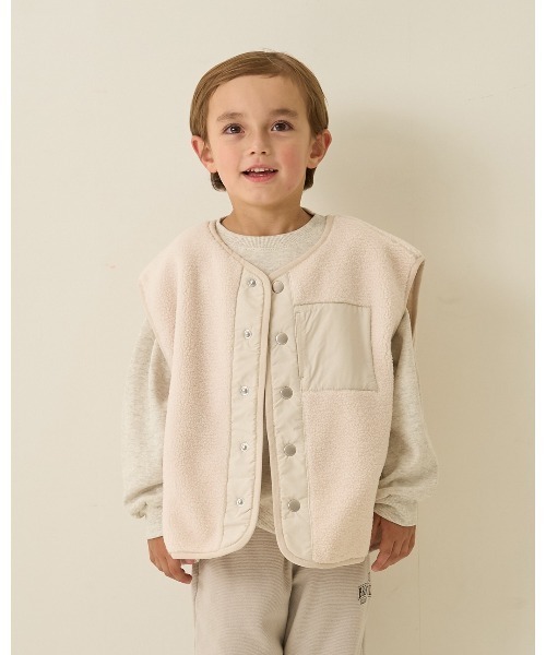 b・ROOM（ビールーム）の「【組み合わせ自由シリーズ】ボアベスト（ベスト・キッズ・ブラック/カーキ/ブルーグレー/アイボリー・SMALL/MEDIUM/LARGE）」の3枚目の写真