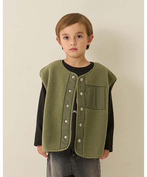 b・ROOM（ビールーム）の「【組み合わせ自由シリーズ】ボアベスト（ベスト・キッズ・ブラック/カーキ/ブルーグレー/アイボリー・SMALL/MEDIUM/LARGE）」の4枚目の写真