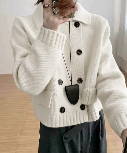 Girly Doll（ガーリードール）の「襟付きダブルボタンニットカーディガン（カーディガン/ボレロ・レディース・ブラック/グレー/オフホワイト/ボルドー・FREE）」の2枚目の写真