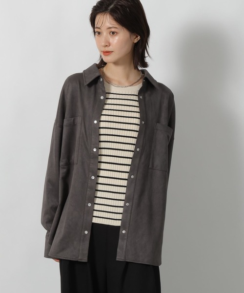 LAKOLE(ラコレ)の「スエードポンチシャツ / 599409(シャツ/ブラウス・レディース・モカ/チャコール/ブルー・MEDIUM/LARGE)」の2枚目の写真