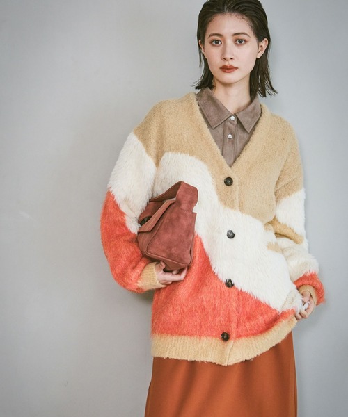 LAKOLE(ラコレ)の「スエードポンチシャツ / 599409(シャツ/ブラウス・レディース・モカ/チャコール/ブルー・MEDIUM/LARGE)」の5枚目の写真