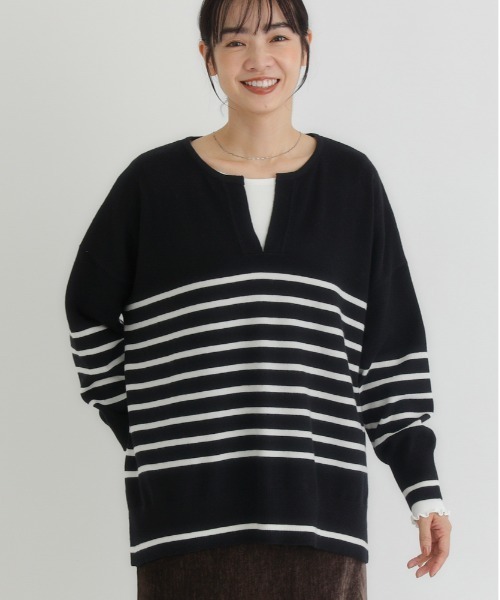 Right-on（ライトオン）の「【HONEYSUCKLE ROSE】スキッパーセーター (スキッパー/抜け感/リラックスシルエット/ボリュームスリーブ/ストレッチ/上品見え/きれいめカジュアル/デイリー)（ニット/セーター・レディース・ダークグレー/ブラック×ホワイト/グリーン/ホワイト×ブラック・S/M/L）」の2枚目の写真