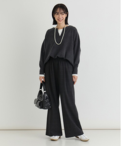 Right-on（ライトオン）の「【HONEYSUCKLE ROSE】スキッパーセーター (スキッパー/抜け感/リラックスシルエット/ボリュームスリーブ/ストレッチ/上品見え/きれいめカジュアル/デイリー)（ニット/セーター・レディース・ダークグレー/ブラック×ホワイト/グリーン/ホワイト×ブラック・S/M/L）」の18枚目の写真