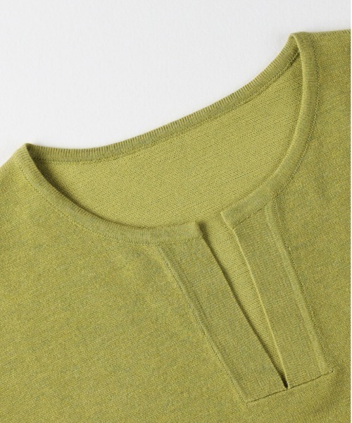 Right-on（ライトオン）の「【HONEYSUCKLE ROSE】スキッパーセーター (スキッパー/抜け感/リラックスシルエット/ボリュームスリーブ/ストレッチ/上品見え/きれいめカジュアル/デイリー)（ニット/セーター・レディース・ダークグレー/ブラック×ホワイト/グリーン/ホワイト×ブラック・S/M/L）」の10枚目の写真