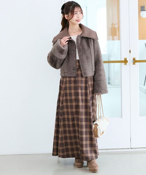 MAJESTIC LEGON(マジェスティックレゴン)の「リバーシブルビッグカラーブルゾン(ブルゾン・レディース・アイボリー/ブラウン・SMALL/MEDIUM)」の15枚目の写真