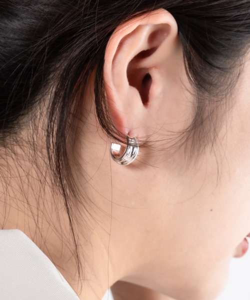 JENNYBIRD(ジェニーバード)の「【JENNY BIRD/ジェニーバード】フープピアス Mini Lennon Hoops(ピアス(両耳用)・レディース・ゴールド/シルバー・FREE)」の14枚目の写真